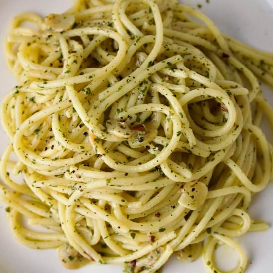 Spaghetti Aglio, Olio e Peperoncino - Recipe photo by lavender_nina