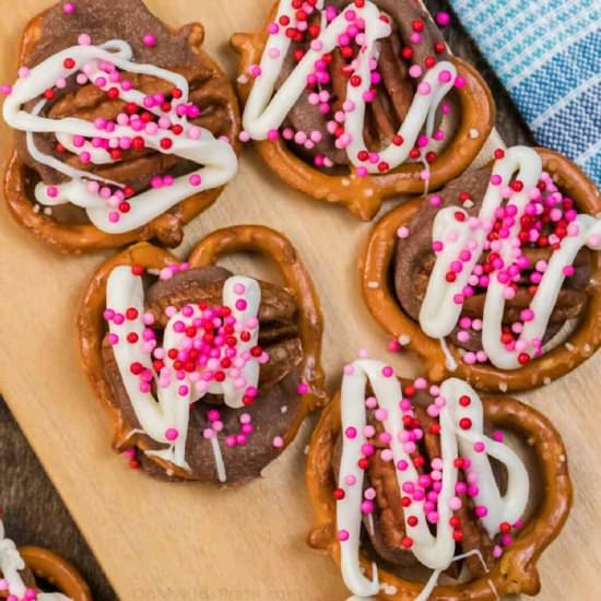 Easy Pretzel Turtles - Recipe photo by OnMyKidsPlate