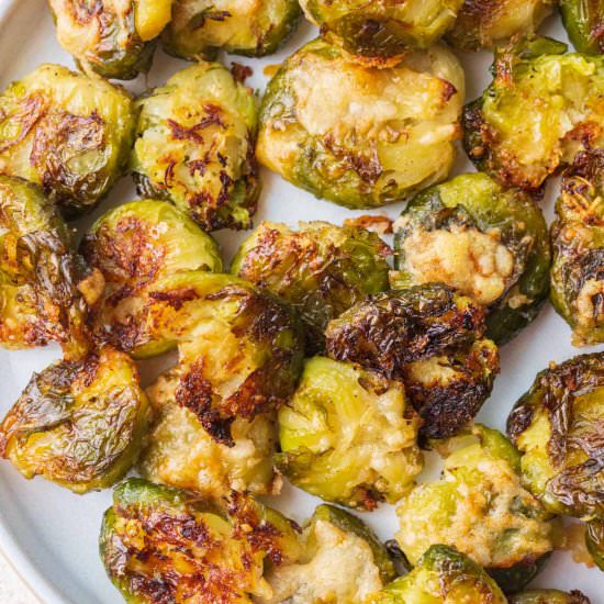 smashed brussel sprouts - Recipe photo by everyday-delicious.com