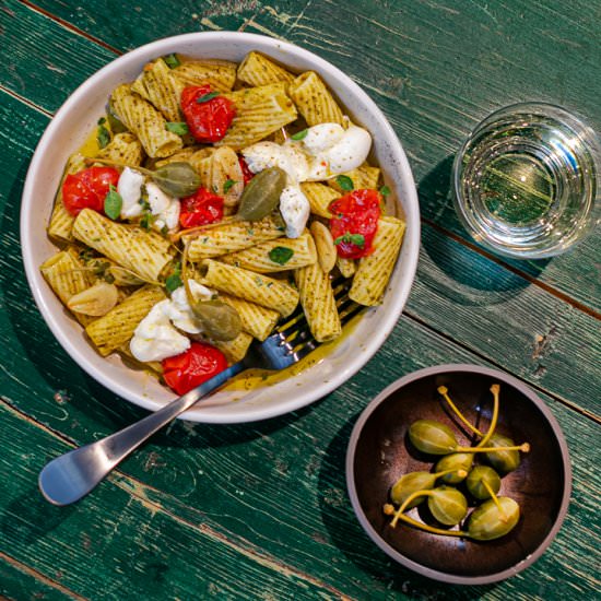 Pesto Confit Tomato and Burrata Rig - Recipe photo by Flaevor