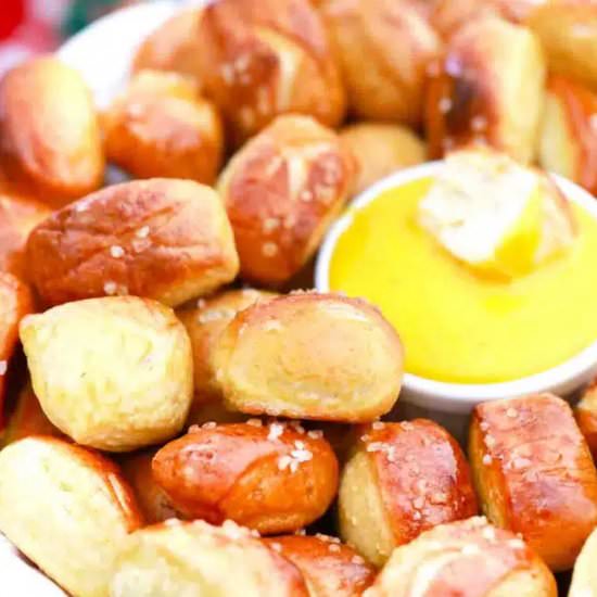 Pretzel Bites - Recipe photo by peasandpeonies