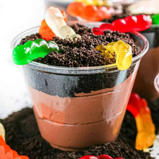 Easy Chocolate Dirt Pie Cups - Recipe photo by OnMyKidsPlate