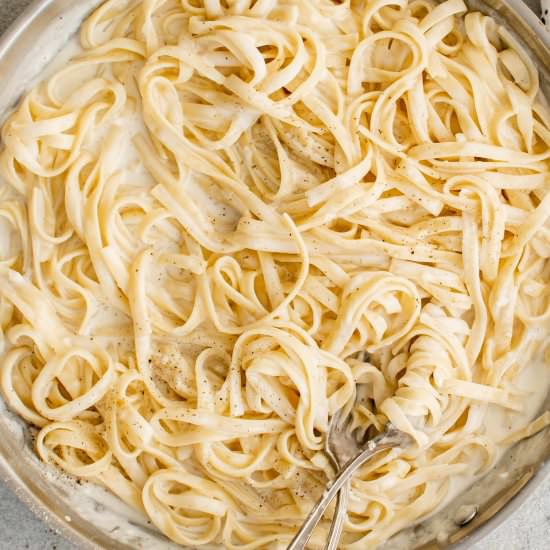 Homemade Alfredo Sauce - Recipe photo by theforkedspoon