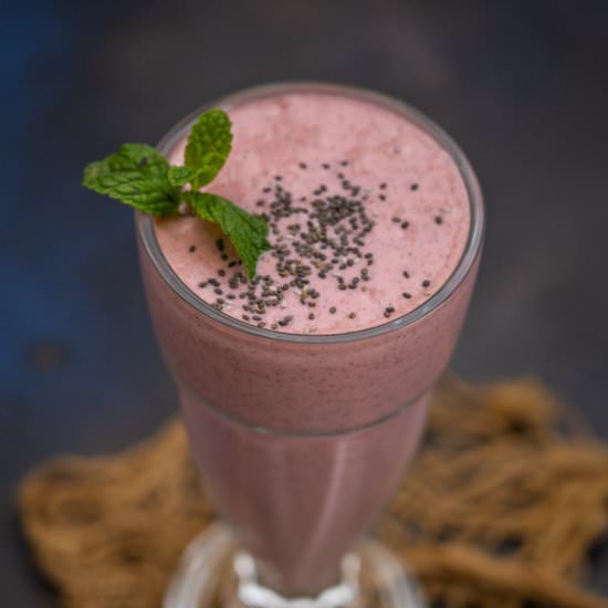 Strawberry Chia Seed Smoothie - Recipe photo by Whiskaffair