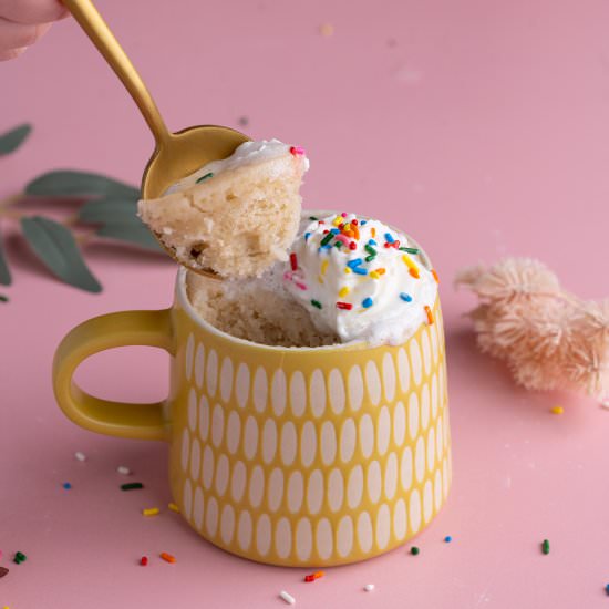 5-Minute Vegan Vanilla Mug Cake - Recipe photo by marleysmenu