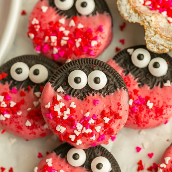 Valentine's Day Oreos - Recipe photo by Kathryns.kitchen.blog