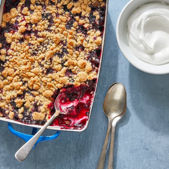 Vegan Apple Blueberry Crumble - Recipe photo by peanutbutterpluschocolate