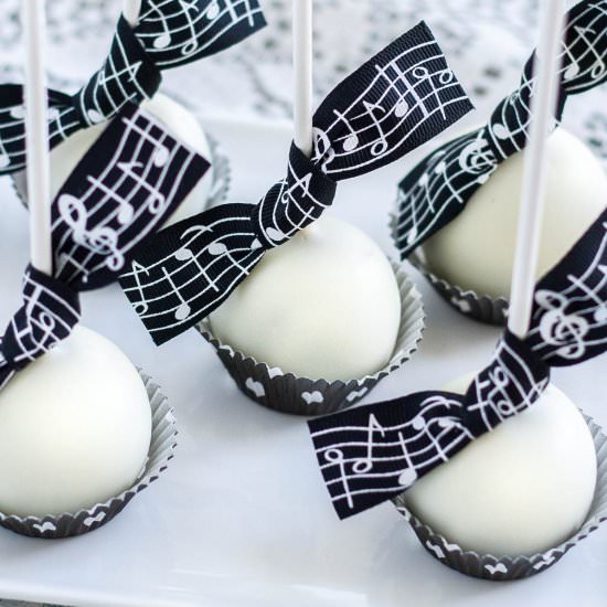 Cake Pops - Recipe photo by artandthekitchen