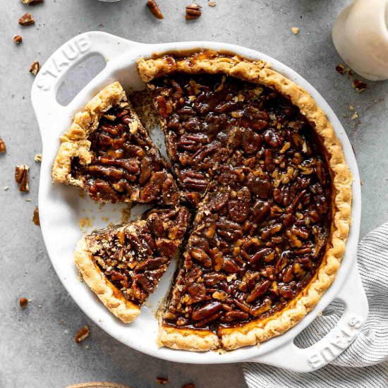 Vegan Pecan Pie - Recipe photo by Jar Of Lemons