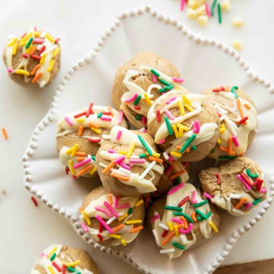 Birthday Cake Protein Bites - Recipe photo by Jar Of Lemons
