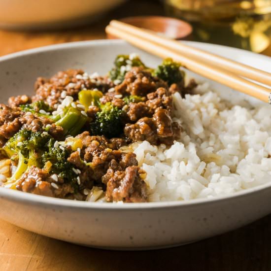 30 Minute Ground Beef and Broccoli - Recipe photo by Neighborfood