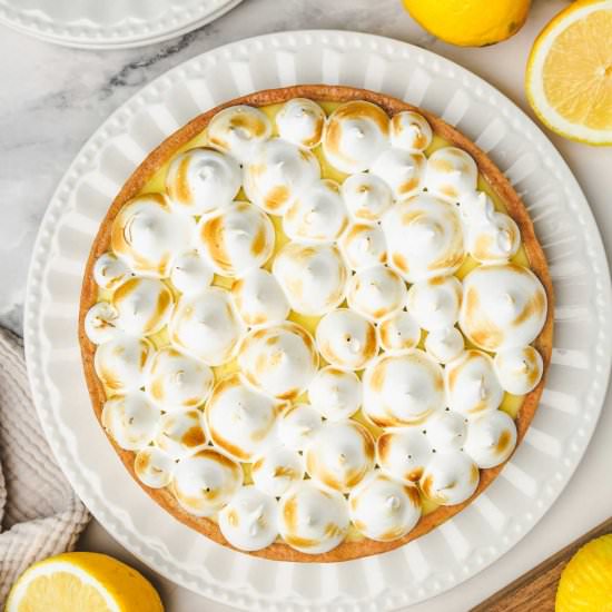 Lemon Curd tart with meringue - Recipe photo by Sweetly Cakes