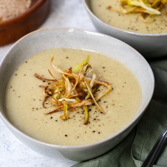 Vegan Leek and Potato Soup - Recipe photo by Sixhungryfeet