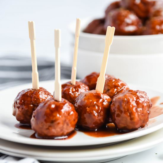 Crockpot Grape Jelly Meatballs - Recipe photo by familyfreshmeals