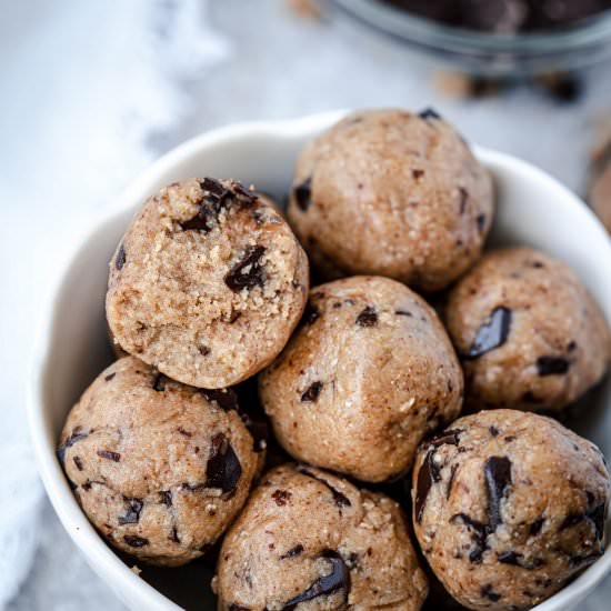 HEALTHY COOKIE DOUGH BITES - Recipe photo by eatfreshglow
