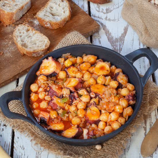 GARBANZOS CON PULPO - Recipe photo by JUEGODESABORES