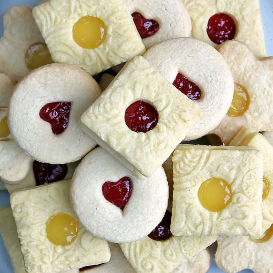 Gluten Free Jammie Dodgers - Recipe photo by glutenfreealchemist
