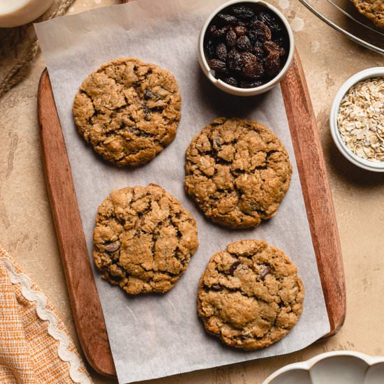 Perfect Vegan Oatmeal Raisin Cookie - Recipe photo by ellielikes.cooking