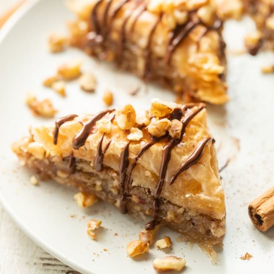 Vegan Baklava - Recipe photo by Connoisseurus Veg