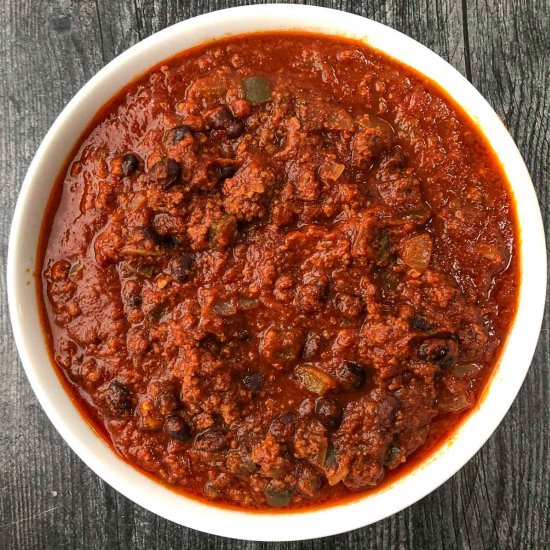 Easy Slow Cooker Chili for a Crowd - Recipe photo by MyLifeCookbook