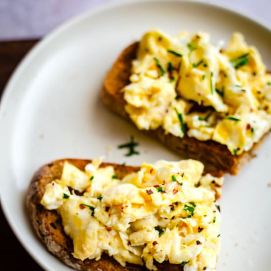 scrambled eggs with chilli - Recipe photo by tiffinandteaofficial