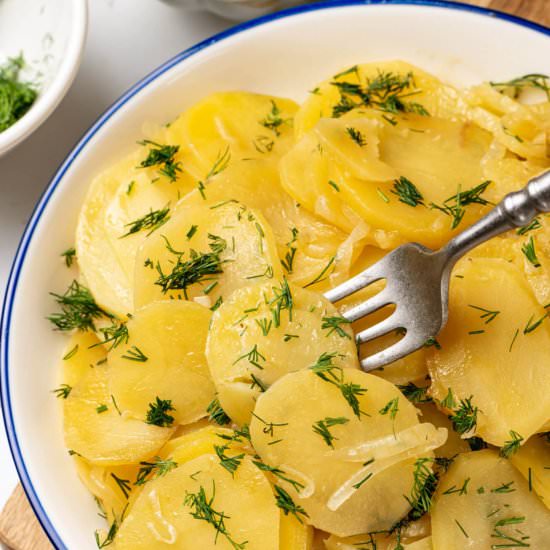 Simple Braised Potatoes with Onion - Recipe photo by allweeat
