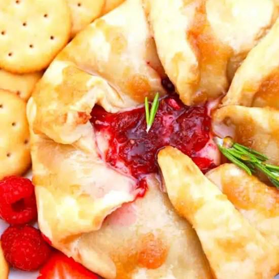 Baked Brie in Puff Pastry - Recipe photo by 30minutesmeals