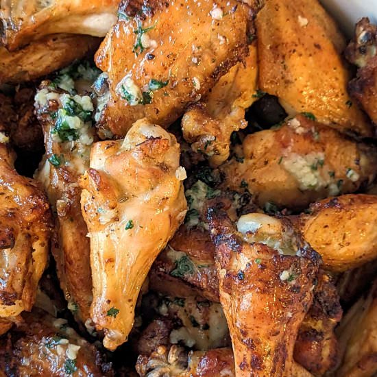 Garlic Butter Chicken Wings - Recipe photo by www.jamilghar.com
