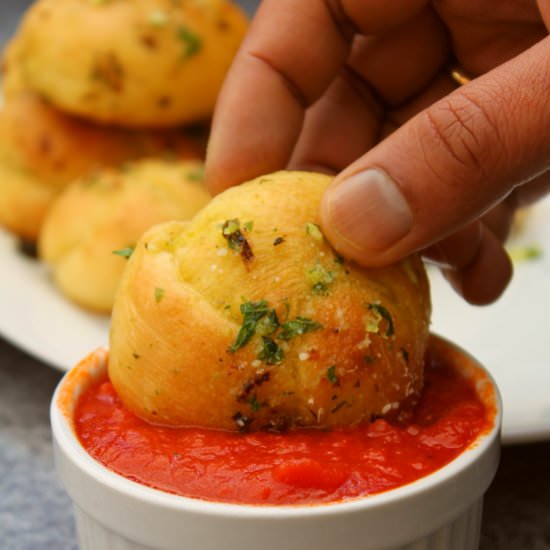 Garlic Knots - Recipe photo by Paromita Mandal