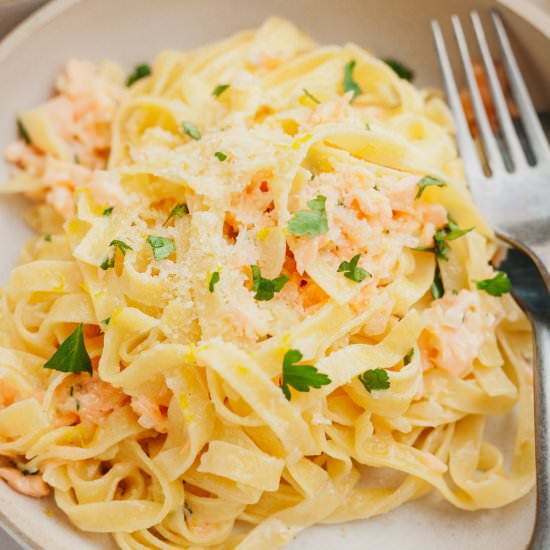 Salmon Pasta with Creme Fraiche - Recipe photo by alpineella