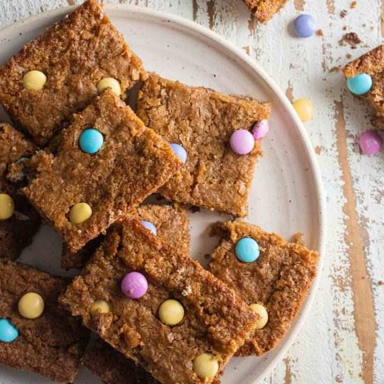 Healthy Easter Blondies - Recipe photo by Jillianshealthfuleats