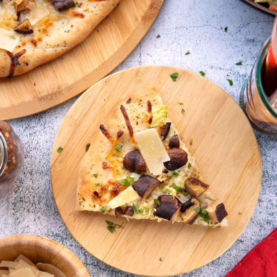 New Haven-Style Vegan Clam Apizza - Recipe photo by BitterSweet