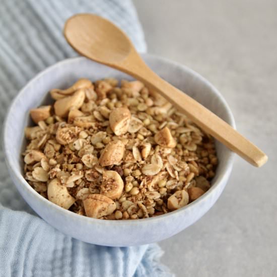 Cashew coconut spiced granola - Recipe photo by NIEMI