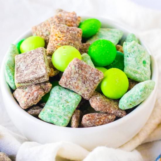 Mint Muddy Buddies / Puppy Chow - Recipe photo by OnMyKidsPlate
