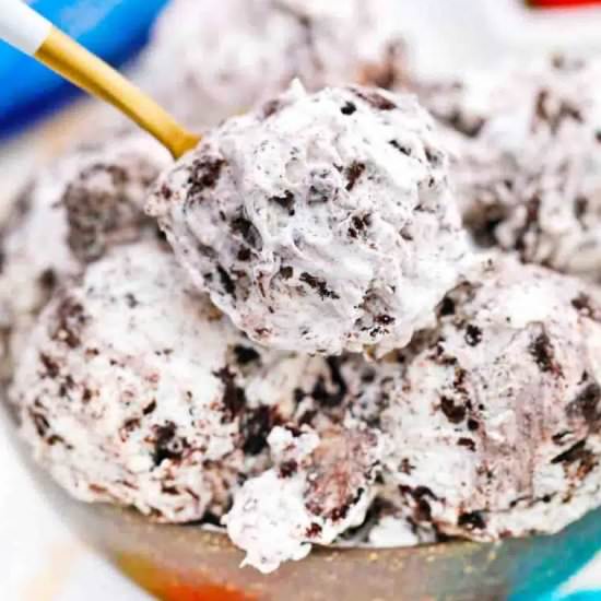 Oreo Ice Cream - Recipe photo by peasandpeonies