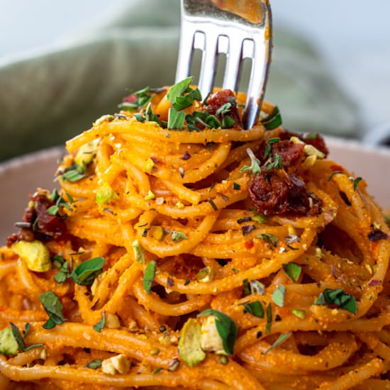 Spicy Harissa Pasta - Recipe photo by Sixhungryfeet