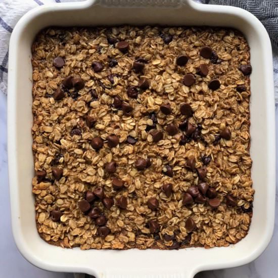 Chocolate Chip Baked Oats - Recipe photo by Nosh Nourish Wander