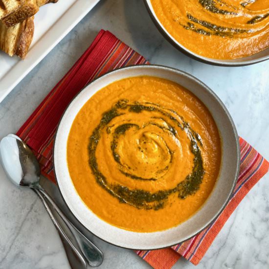Roasted Tomato-Garlic Soup - Recipe photo by thebrookcook.wordpress.com
