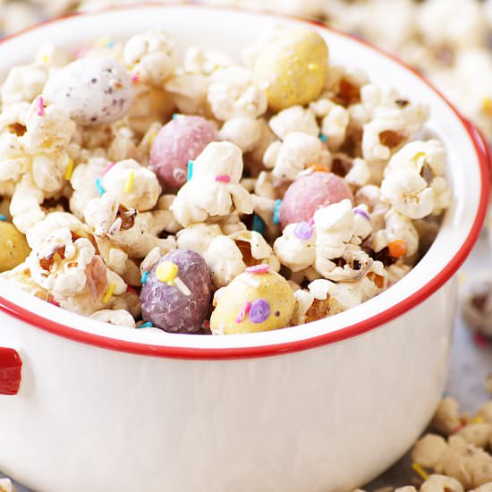 White Chocolate Easter Popcorn - Recipe photo by blend with spices