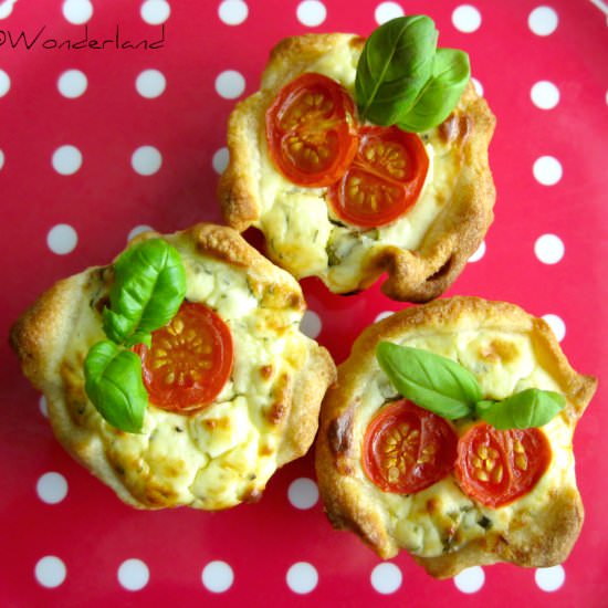 Feta and cream cheese mini pies - Recipe photo by Wonderland