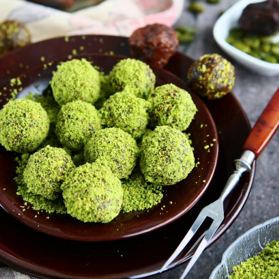 Pistachio Fig Energy Bites - Recipe photo by angiesrecipes