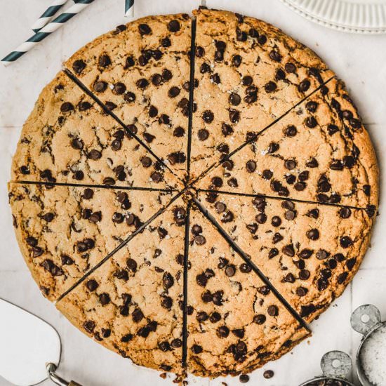 Giant Chocolate Chip Cookie - Recipe photo by Sweetly Cakes
