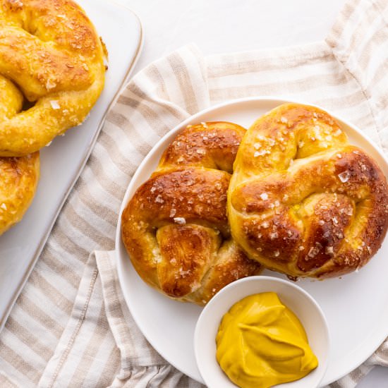 soft pretzels - Recipe photo by chewoutloud