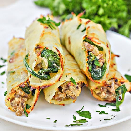 KETO SAUSAGE AND SPINACH ROLL-UPS - Recipe photo by Stylish Cravings