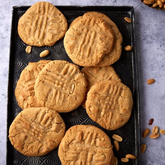 Crunchy Peanut Butter Cookies - Recipe photo by Barbara Curry