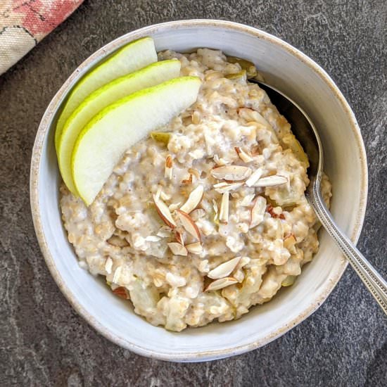 Pear & Cinnamon Steel-Cut Oats - Recipe photo by vegbyswati