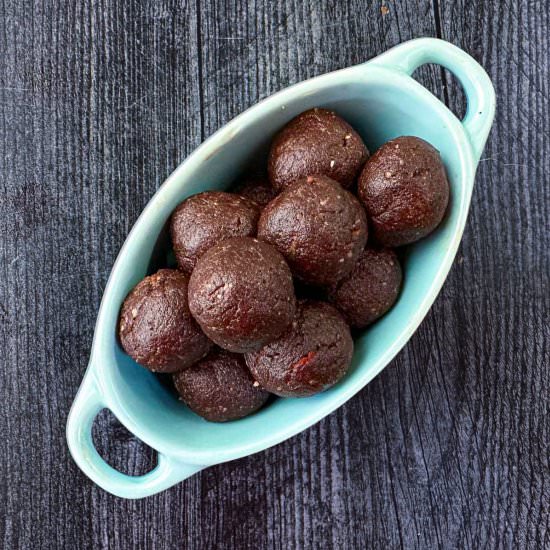 Easy No Bake Mocha Maca Balls - Recipe photo by MyLifeCookbook