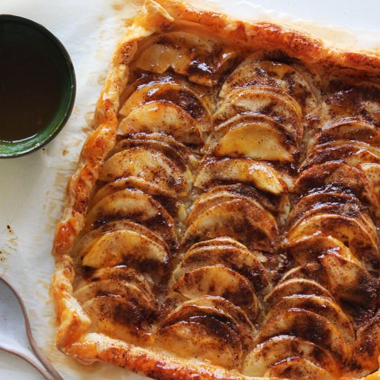 Puff pastry apple tart - Recipe photo by hornoMX