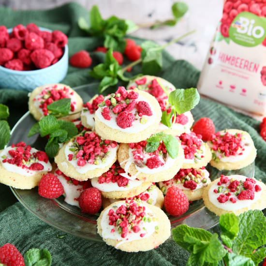 Vanilla Shortbread with Freeze Drie - Recipe photo by angiesrecipes