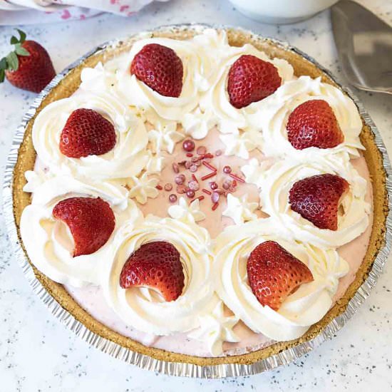Strawberry Whipped Cream Pie - Recipe photo by iwilkerson